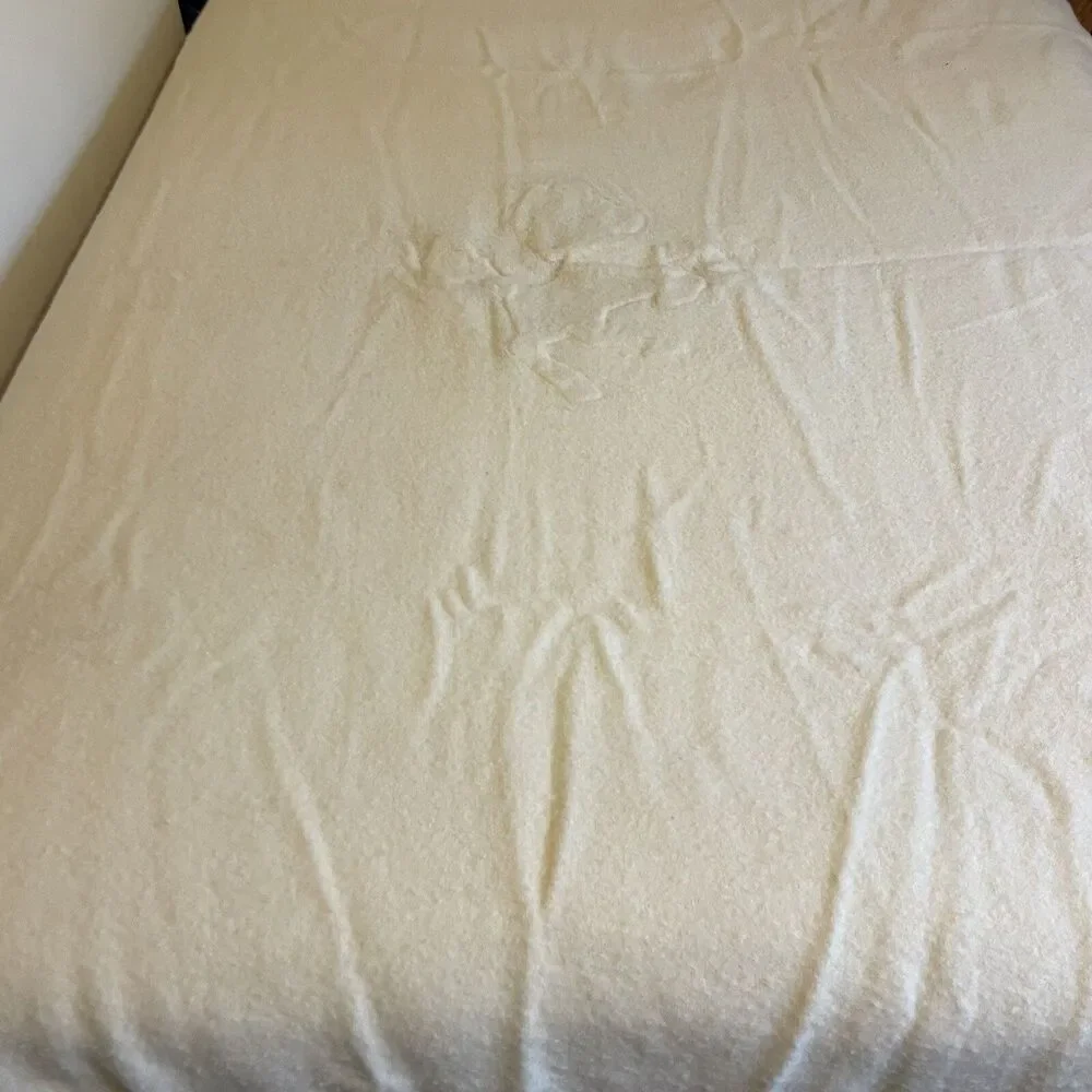 Unbranded wool blanket